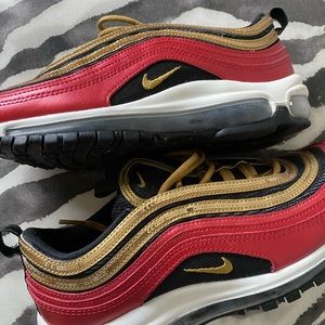 Nike Air Max ladies shoes size 8 like new